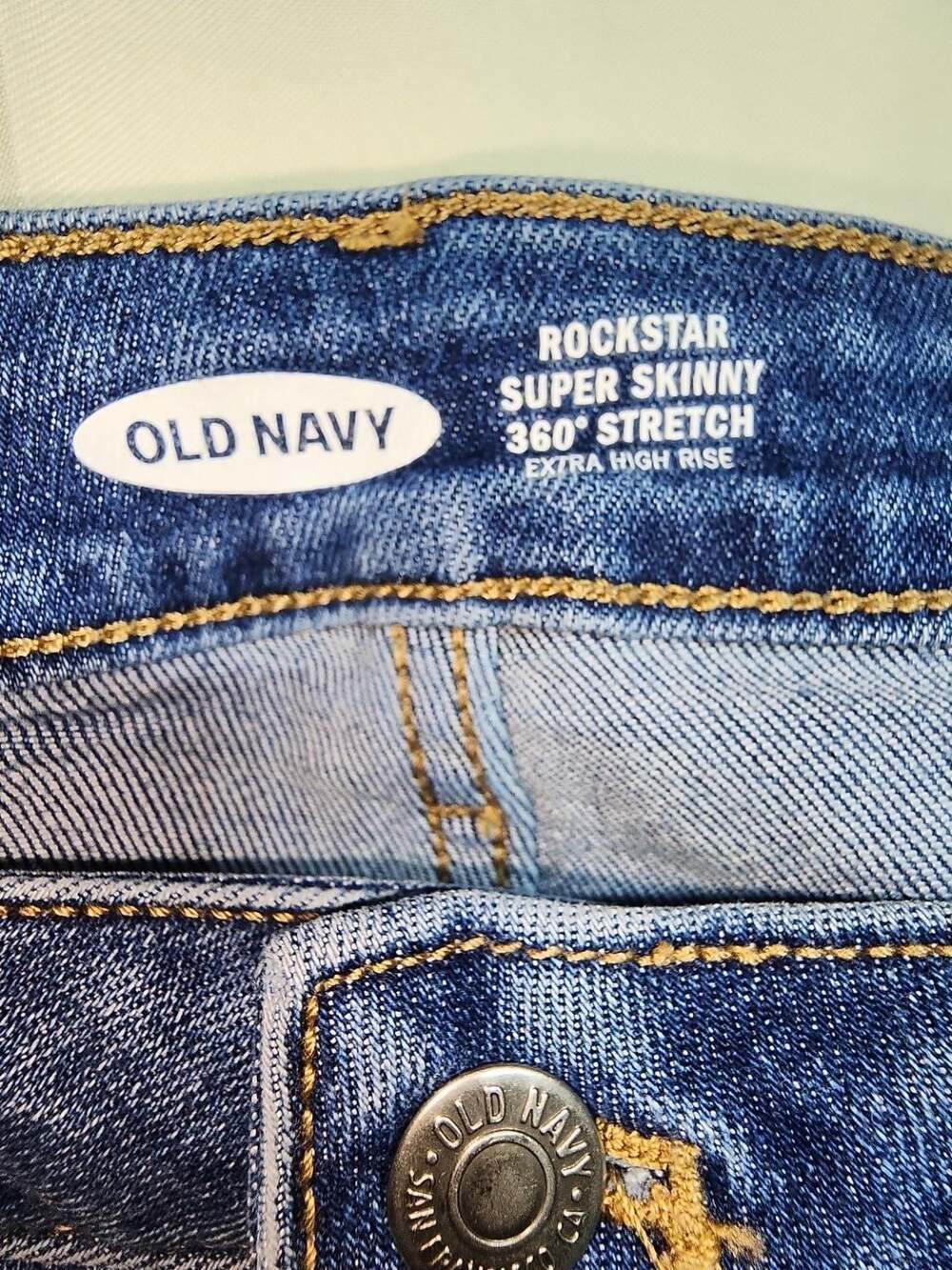 Old Navy Rockstar Super Skinny 360 Stretch Extra High Rise Raw Hem - Picture 3 of 5